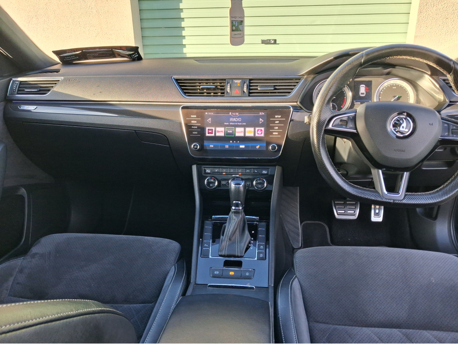 2018 Skoda Superb - image 10