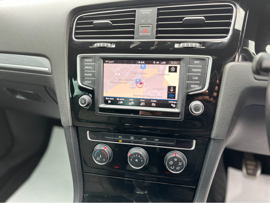 2016 Volkswagen Golf - image 13