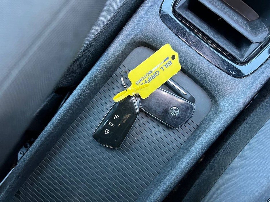 2023 Volkswagen ID.3 LIFE 58KWH // HEATED SEATS // ADAPTIVE CRUISE CONTROL // DIGITAL CLUSTER €20,950