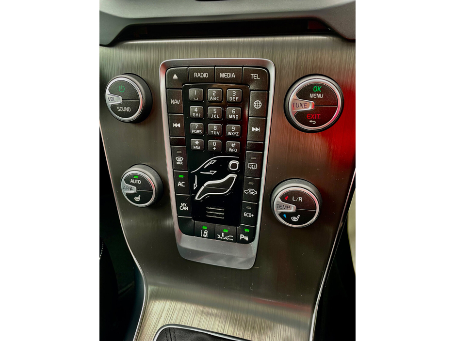 2016 Volvo V40 - image 38