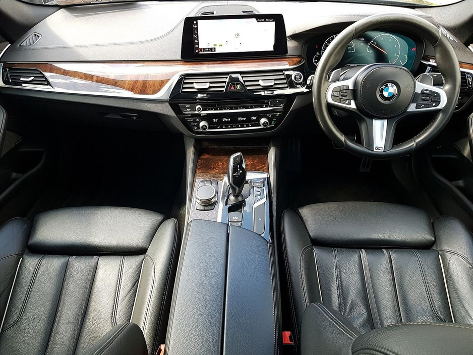 2019 BMW 5 Series - image 4
