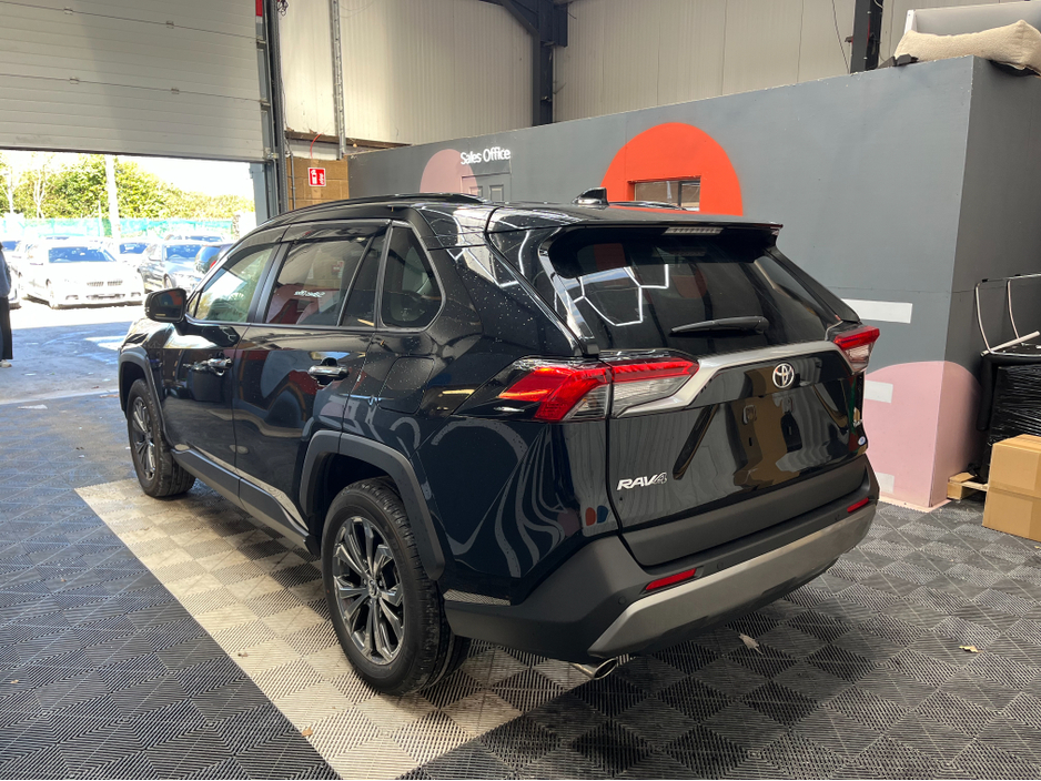 2025 Toyota Rav4 - image 6