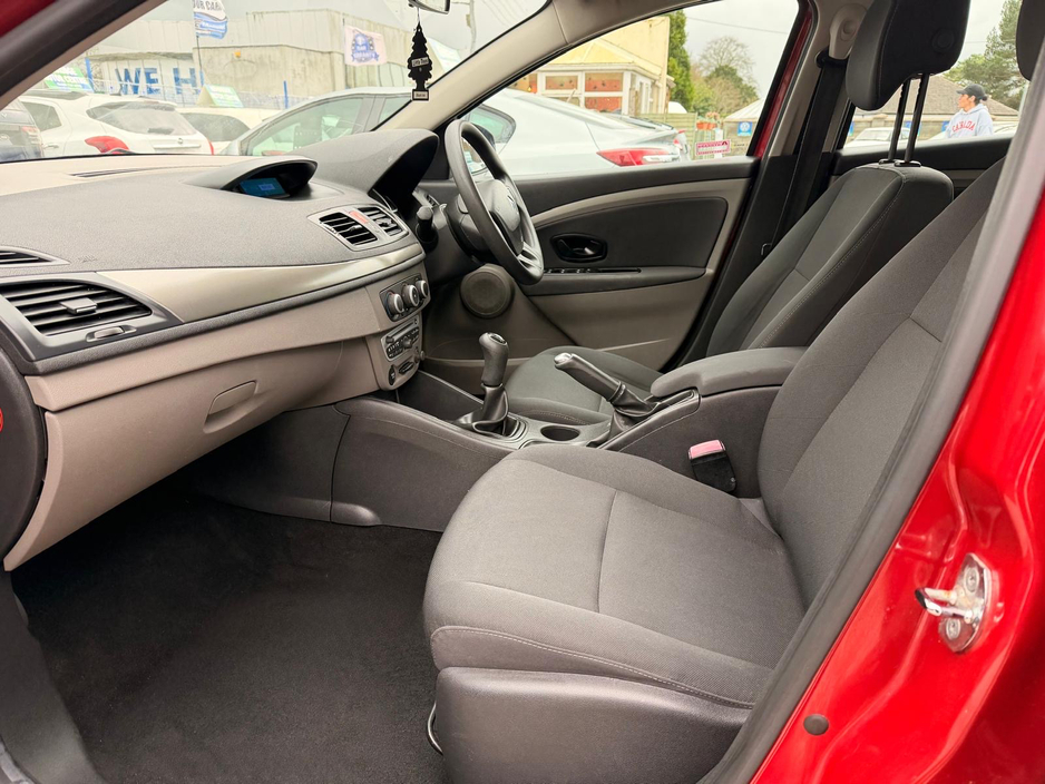 2011 Renault Fluence - image 8