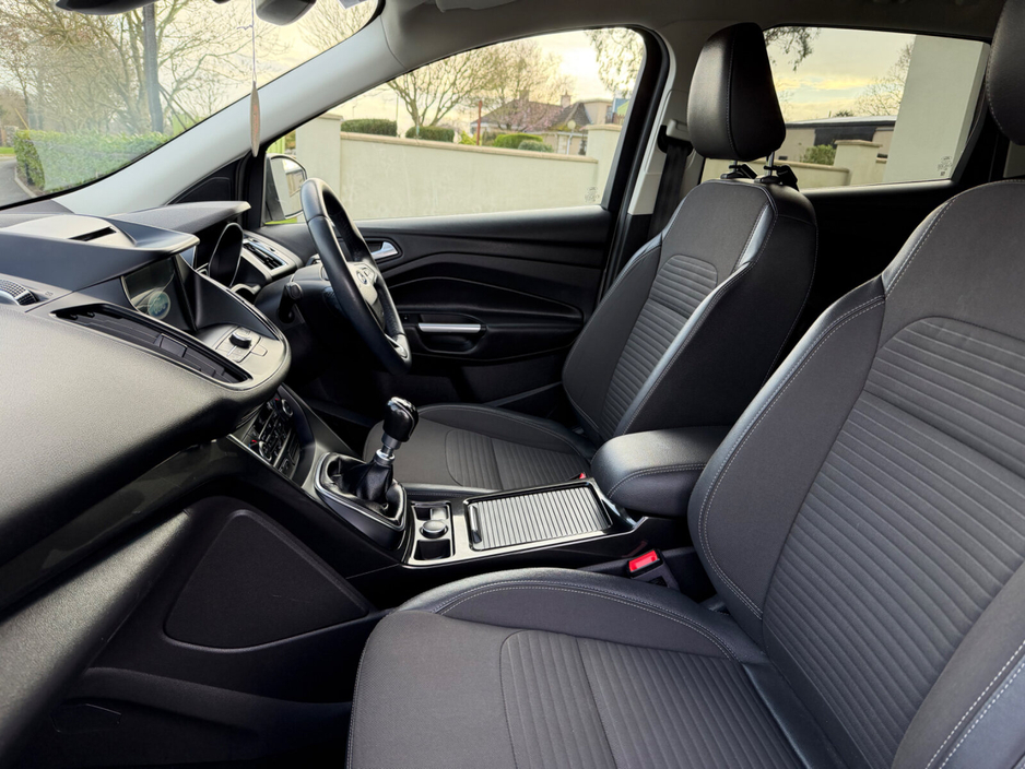 2018 Ford Kuga - image 17