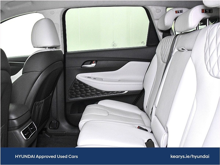 2024 Hyundai Santa Fe 1.6 PHEV 4WD Executive €48,990