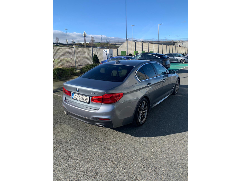 2017 BMW 5 Series - image 8