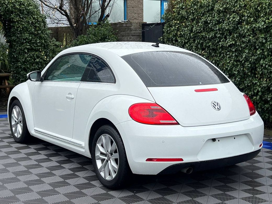 2014 Volkswagen Beetle DESIGN 1.2 TSI // LEATHER HEATED SEATS // PARKING SENSORS // 17" ALLOYS €11,950