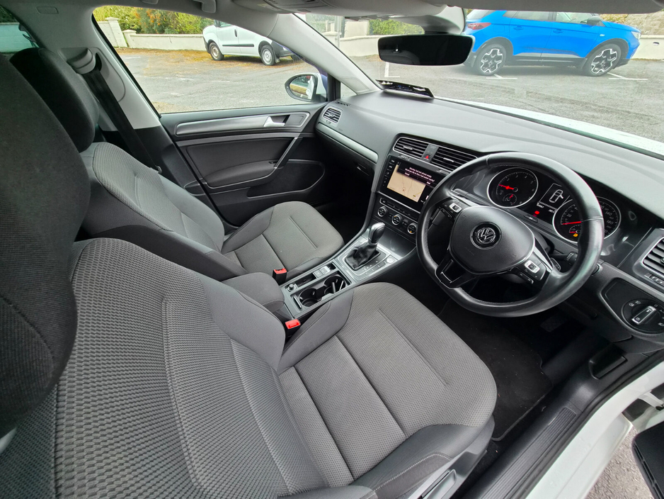 2018 Volkswagen Golf - image 9