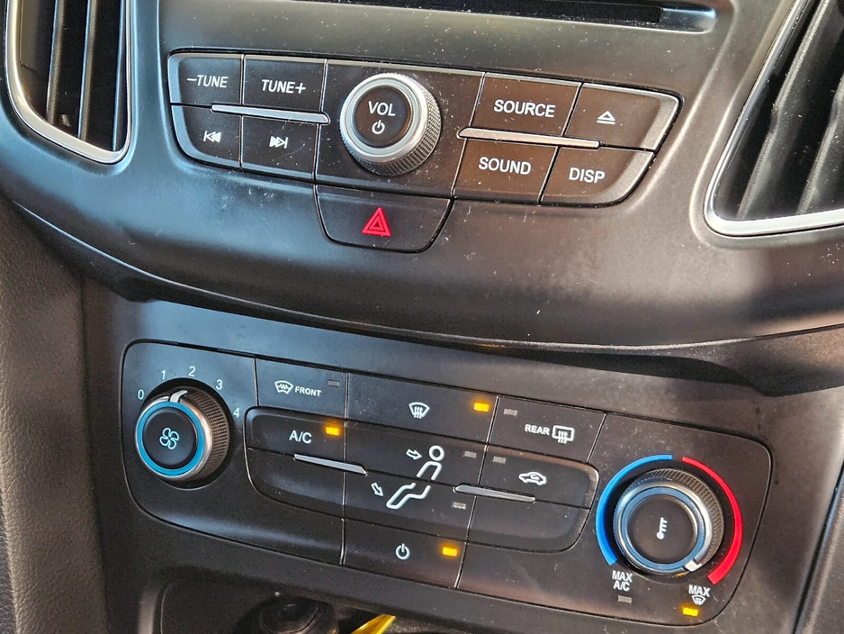 2018 Ford Focus - image 12