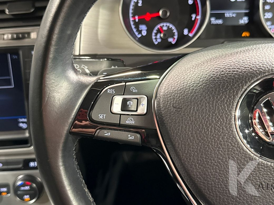 2017 Volkswagen Golf - image 17