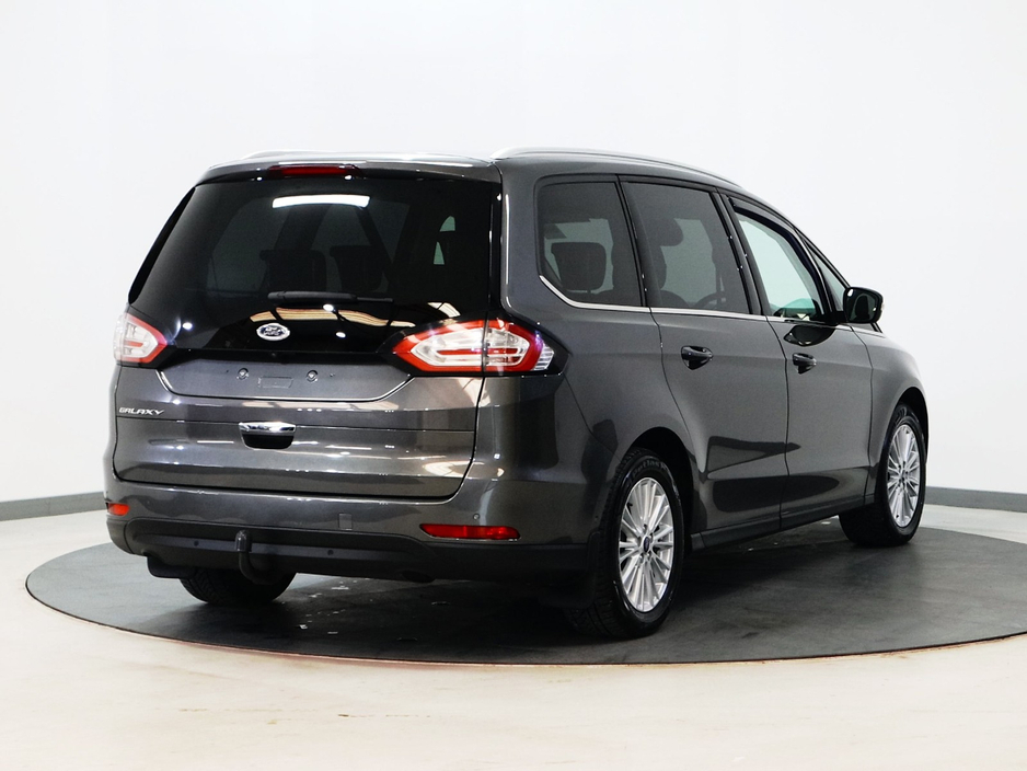 2019 Ford Galaxy - image 3