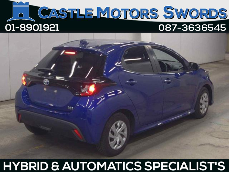 2022 Toyota Yaris - image 2