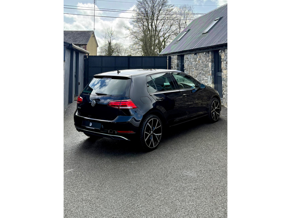 2018 Volkswagen Golf - image 6