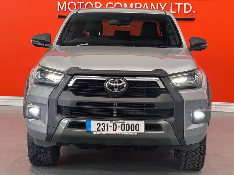 2023 Toyota Hilux - image 3