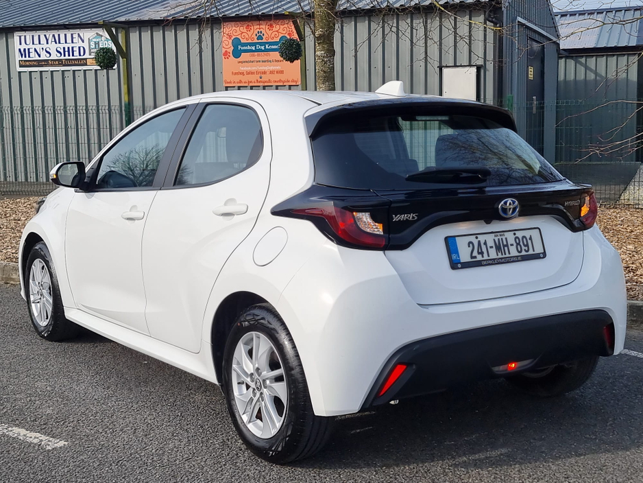 2024 Toyota Yaris - image 10