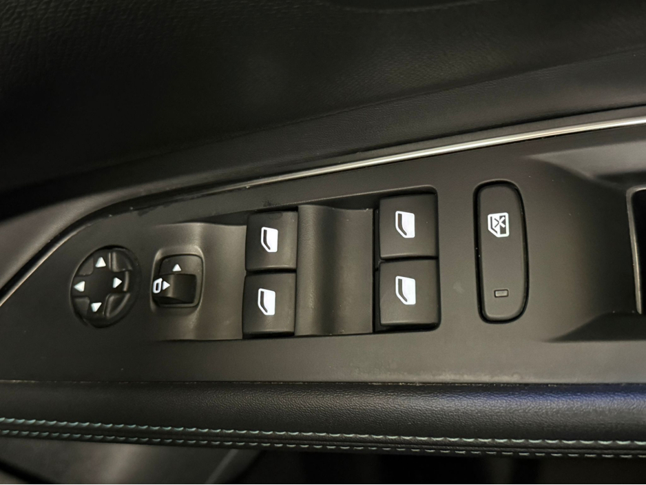 2022 Peugeot 5008 - image 27