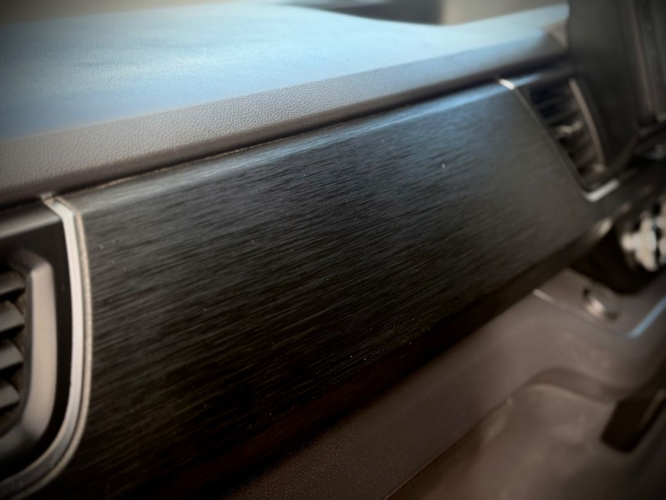 2023 Renault Trafic - image 16