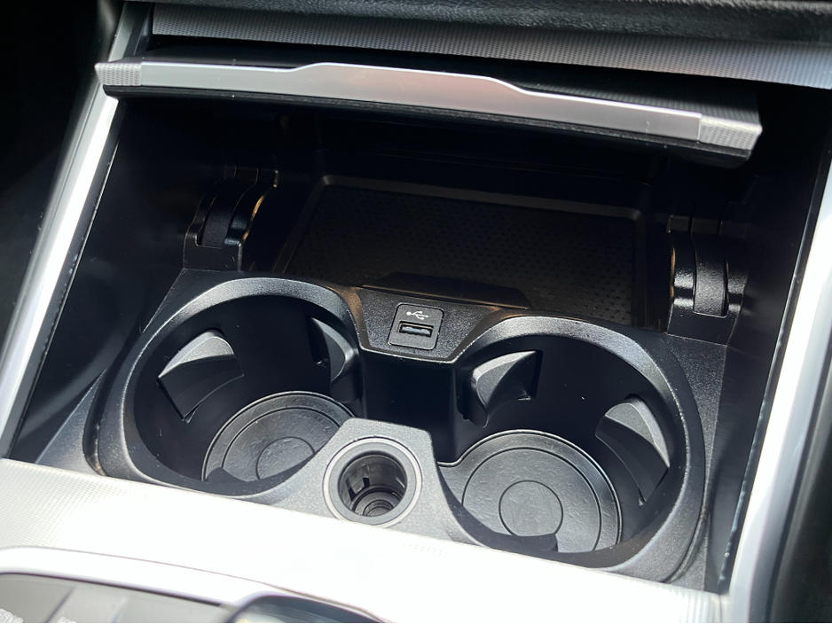 2019 BMW 3 Series 330e M-SPORT AUTOMATIC 2.0 PETROL PLUG IN HYBRID //REVERSE CAMERA//SAT NAV//FULL LEATHER HEATED SEATS// €26,950