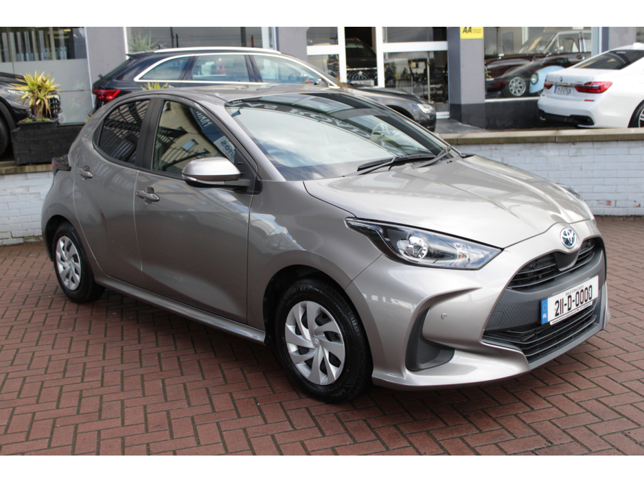 2021 Toyota Yaris - image 2