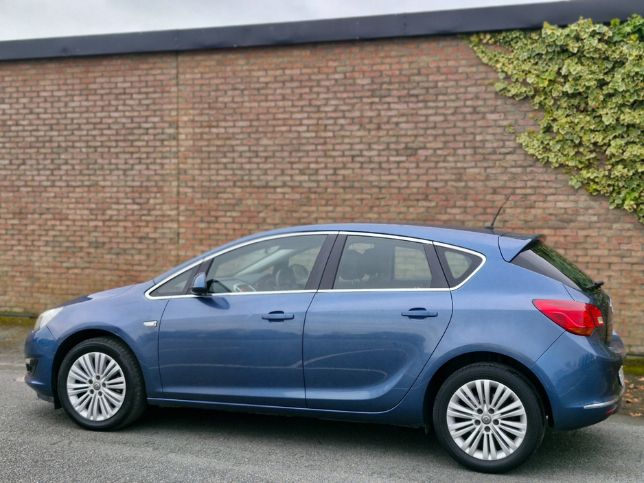 2015 Opel Astra - image 3