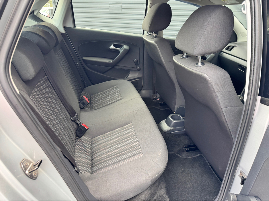 2015 Volkswagen Polo - image 11