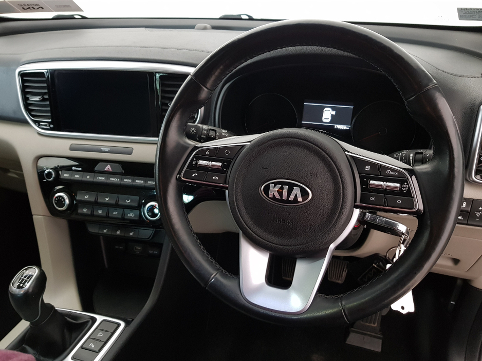 2022 Kia Sportage - image 9