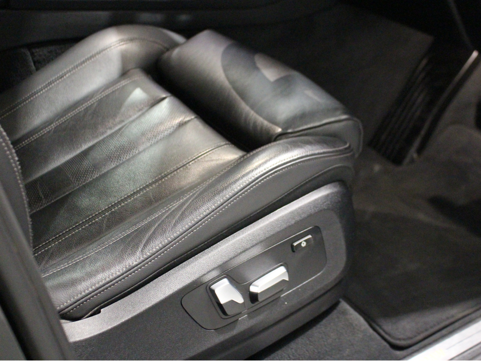 2020 BMW X5 - image 28