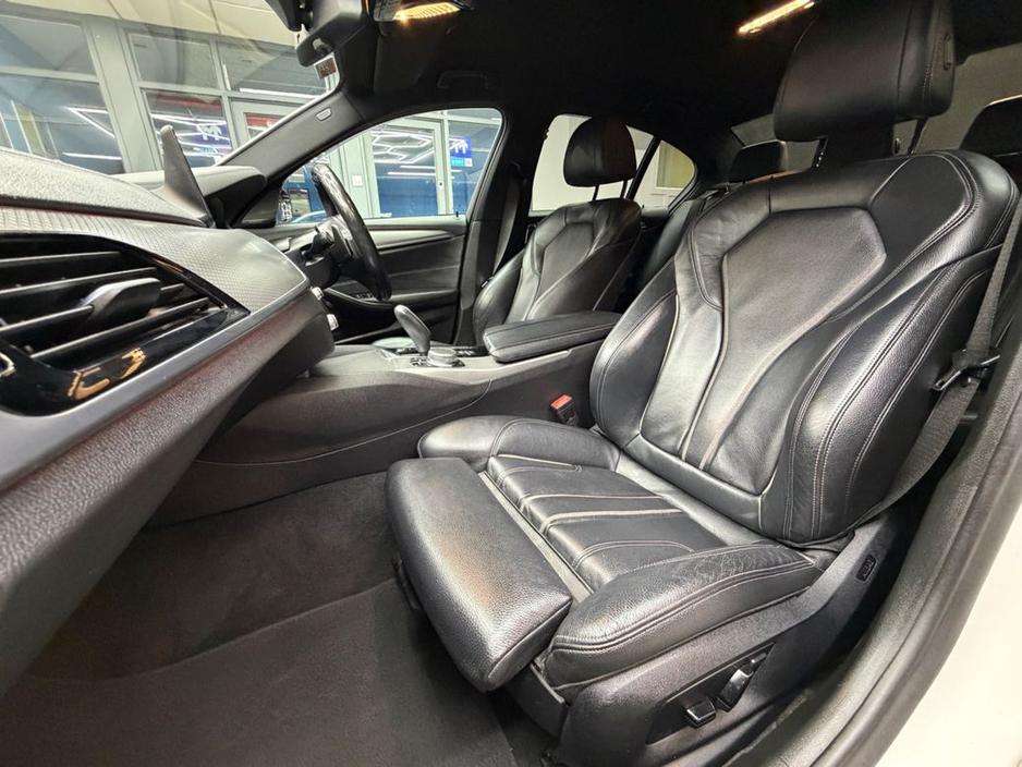 2019 BMW 5 Series - image 29