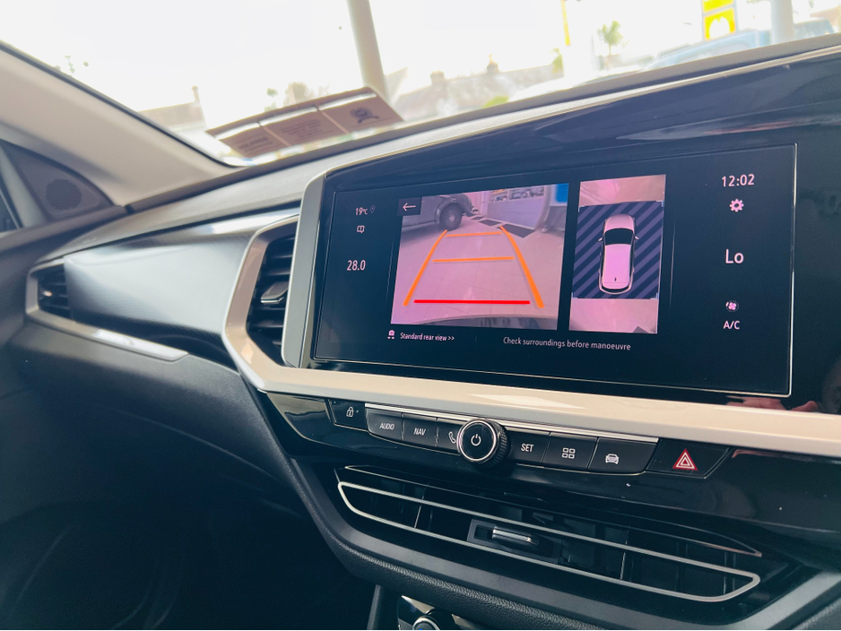 2024 Opel Grandland NOW SOLD THANK YOU www.bolands.ie Est.1955