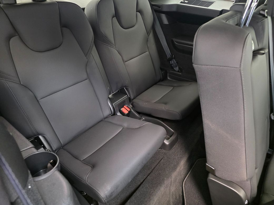 2025 Volvo XC90 - image 12