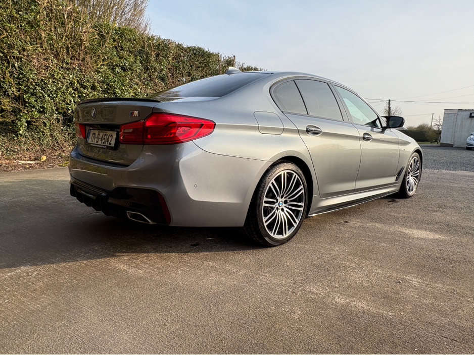 2017 BMW 5 Series - image 7