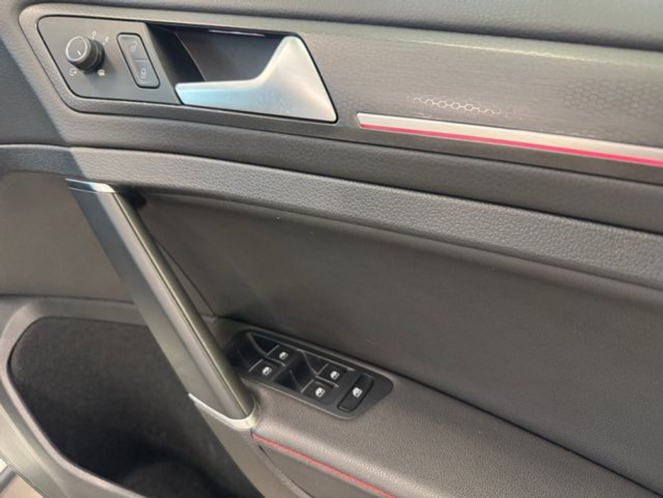 2019 Volkswagen Golf - image 12