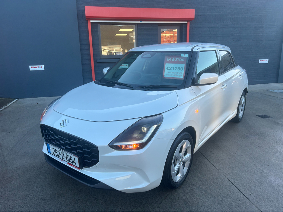 2025 Suzuki Swift 1.2 HYBRID MOTION 5DR ONLY 200KM €21,750