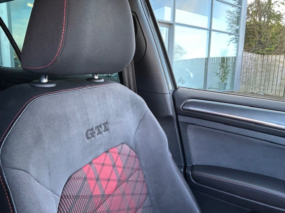 2019 Volkswagen Golf - image 25