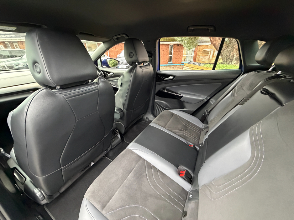 2023 Volkswagen ID.4 - image 24