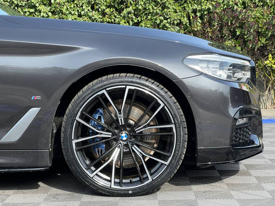 2017 BMW 5 Series - image 11