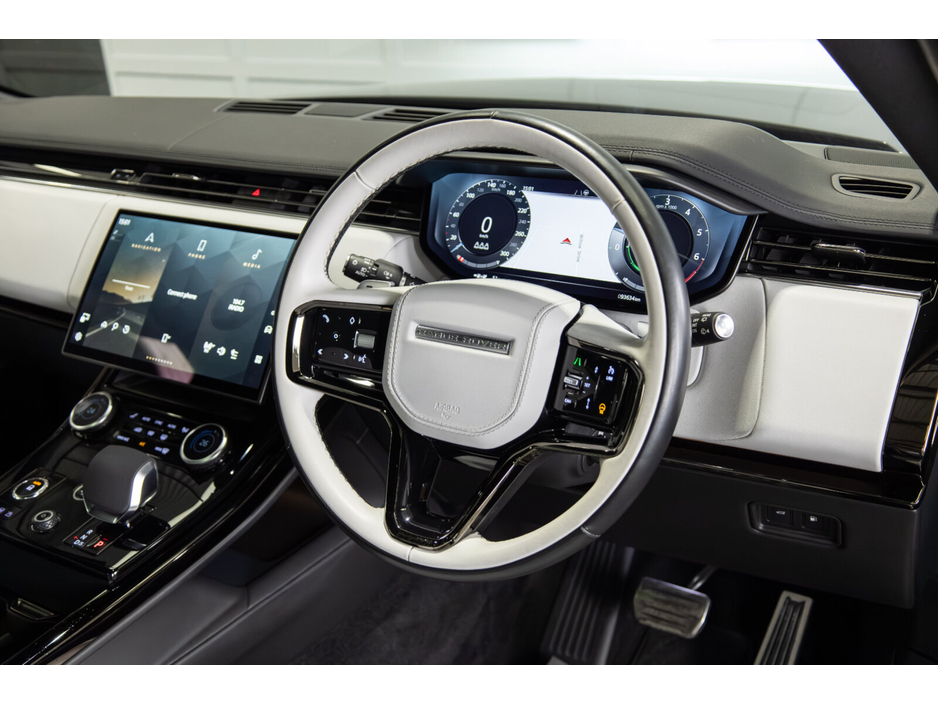 2022 Land Rover Range Rover - image 9