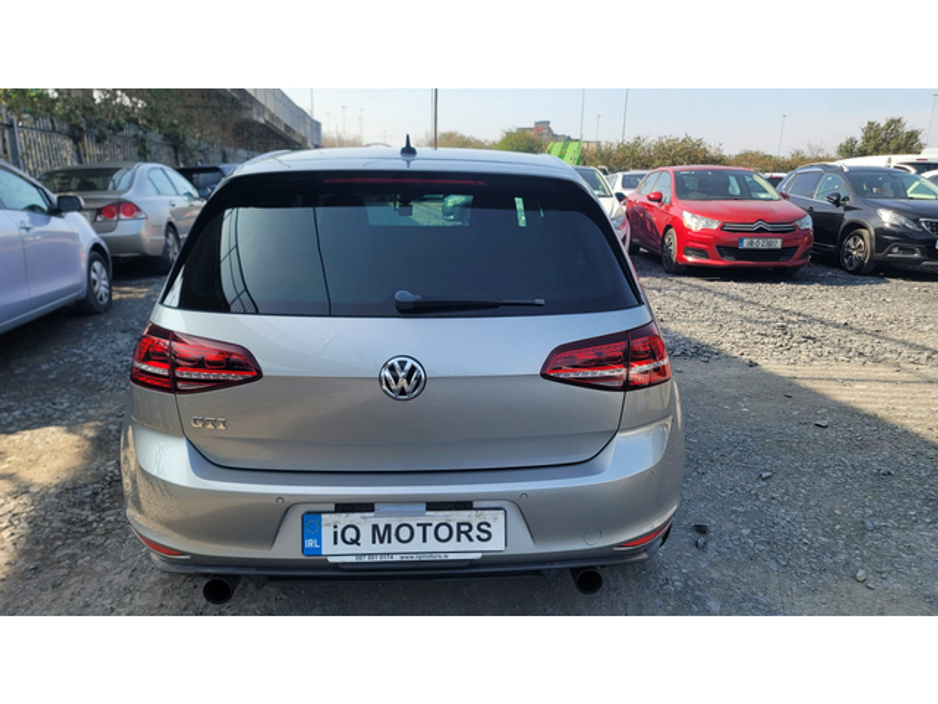 2014 Volkswagen Golf - image 8