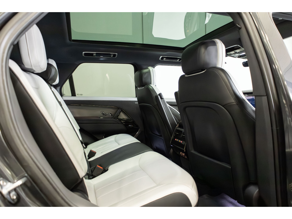 2022 Land Rover Range Rover - image 12