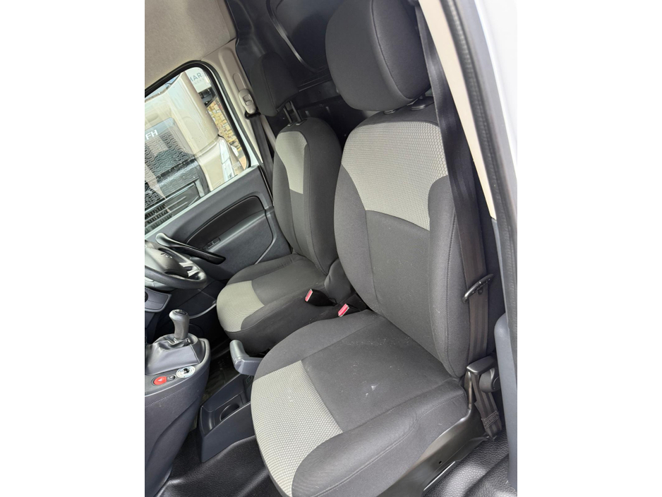 2019 Renault Kangoo - image 8