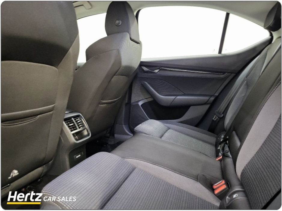 2024 Skoda Octavia - image 13