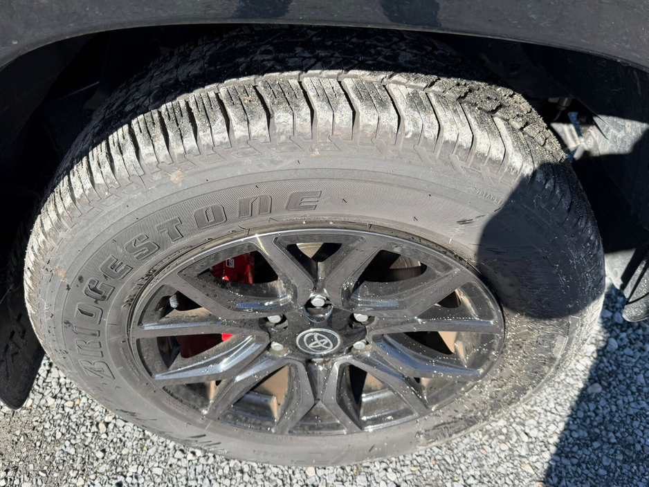 2023 Toyota Hilux - image 9