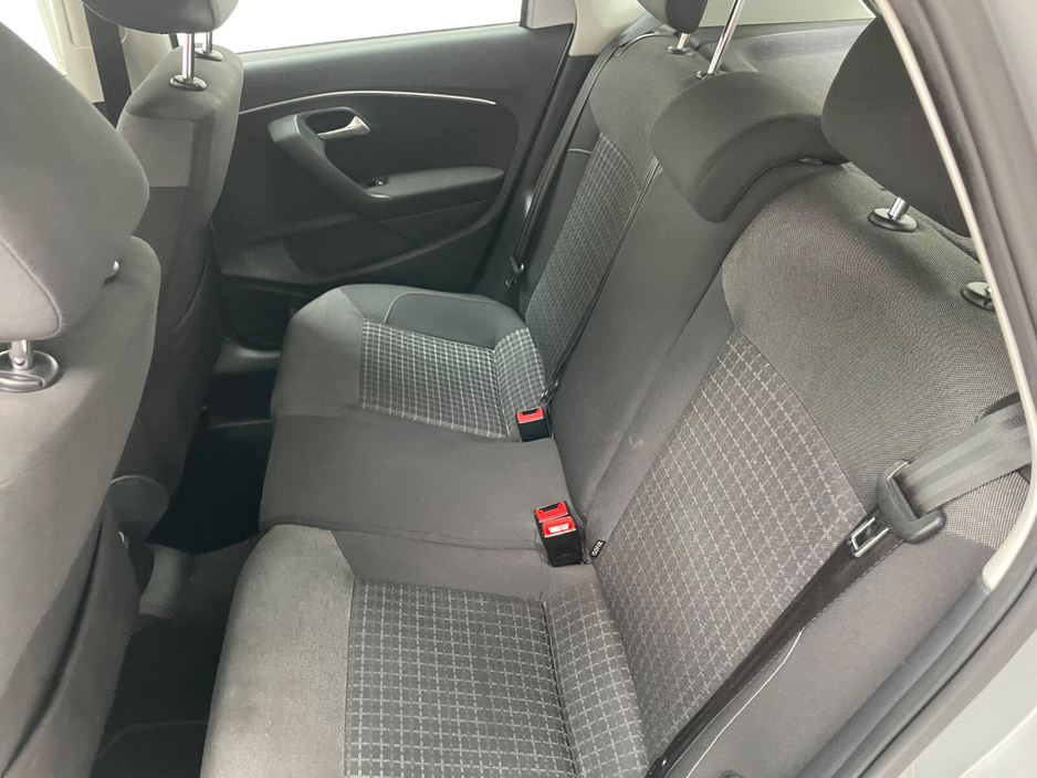 2015 Volkswagen Polo - image 19