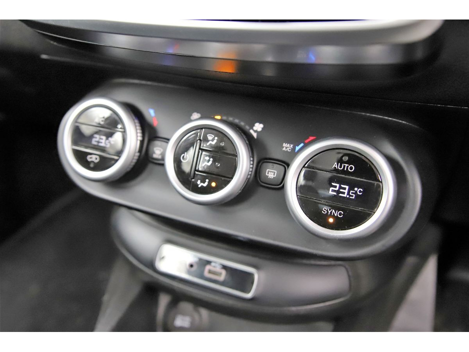 2017 Fiat 500X - image 16