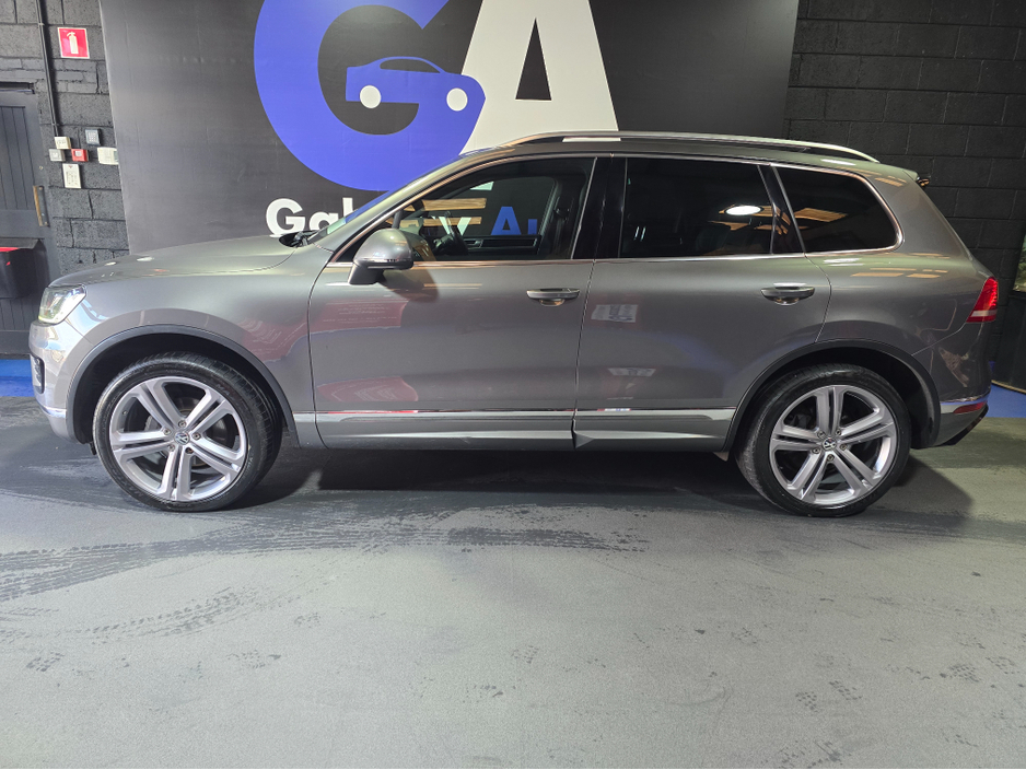 2017 Volkswagen Touareg V6 R-LINE-FULLY SERVICED WITH NEW TYRES €26,450