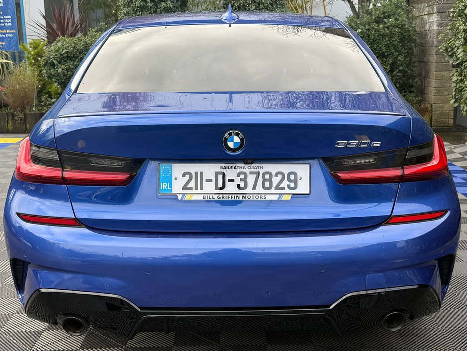 2021 BMW 3 Series - image 17