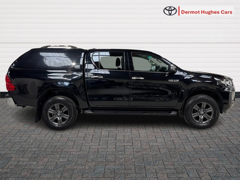 2022 Toyota Hilux 2.4 SR5 DOUBLE CAB 4DR €33,995