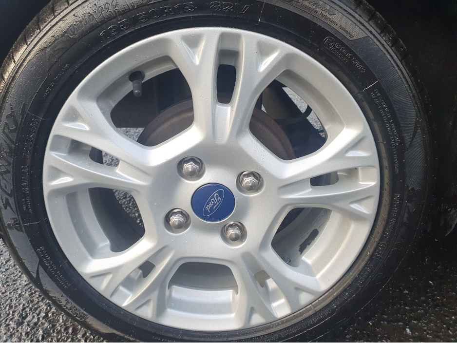 2016 Ford Fiesta ZETEC 1.0 65PS, 61,000KM !!! , Full Service History €9,995