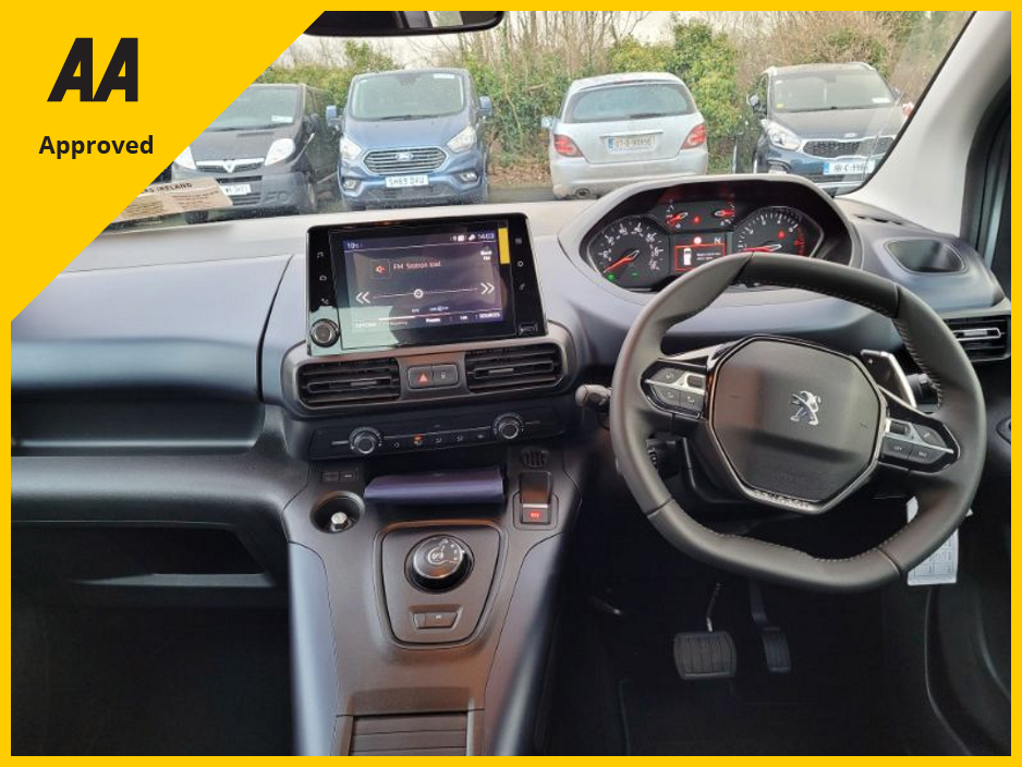 2022 Peugeot Rifter - image 15