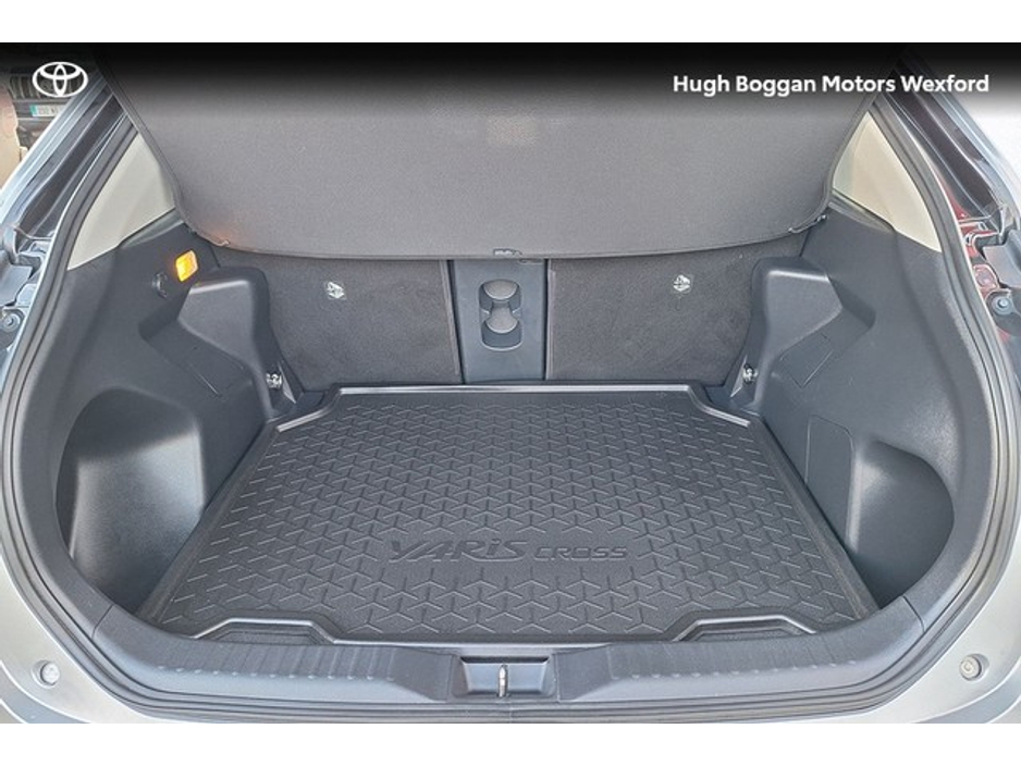 2024 Toyota Yaris Cross - image 10